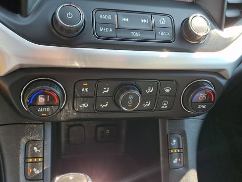 Used 2019 GMC Acadia SLT FWD image 16