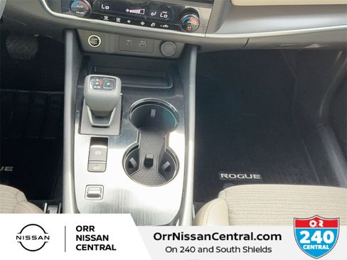 Used 2023 Nissan Rogue SV image 24
