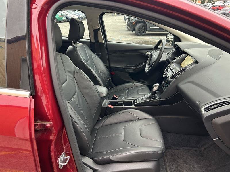 Used 2017 Ford Focus Titanium FWD image 6