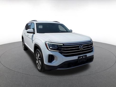 Used 2025 Volkswagen Atlas SE AWD/4WD image 3