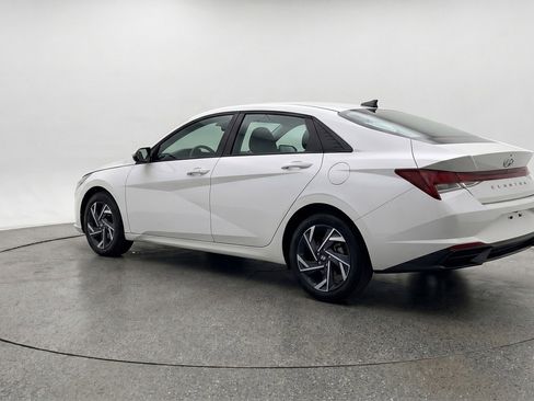 Used 2025 Hyundai Elantra SEL FWD image 6