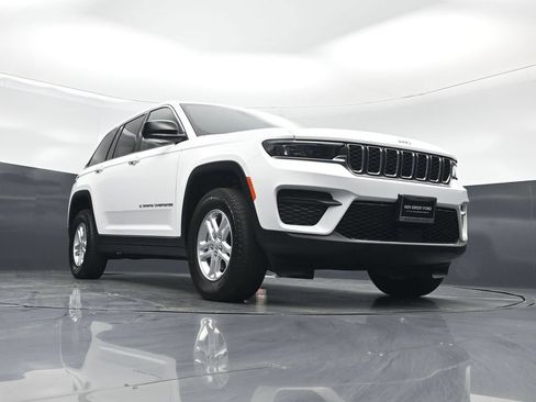 Used 2025 Jeep Grand Cherokee Laredo w/ Luxury Tech Group I AWD/4WD image 40