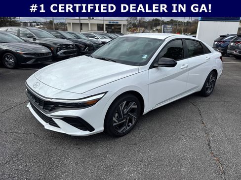 Certified 2025 Hyundai Elantra SEL image 3