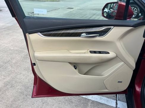 Used 2019 Cadillac XT5 FWD image 12