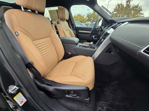Certified 2025 Land Rover Discovery Dynamic SE image 9