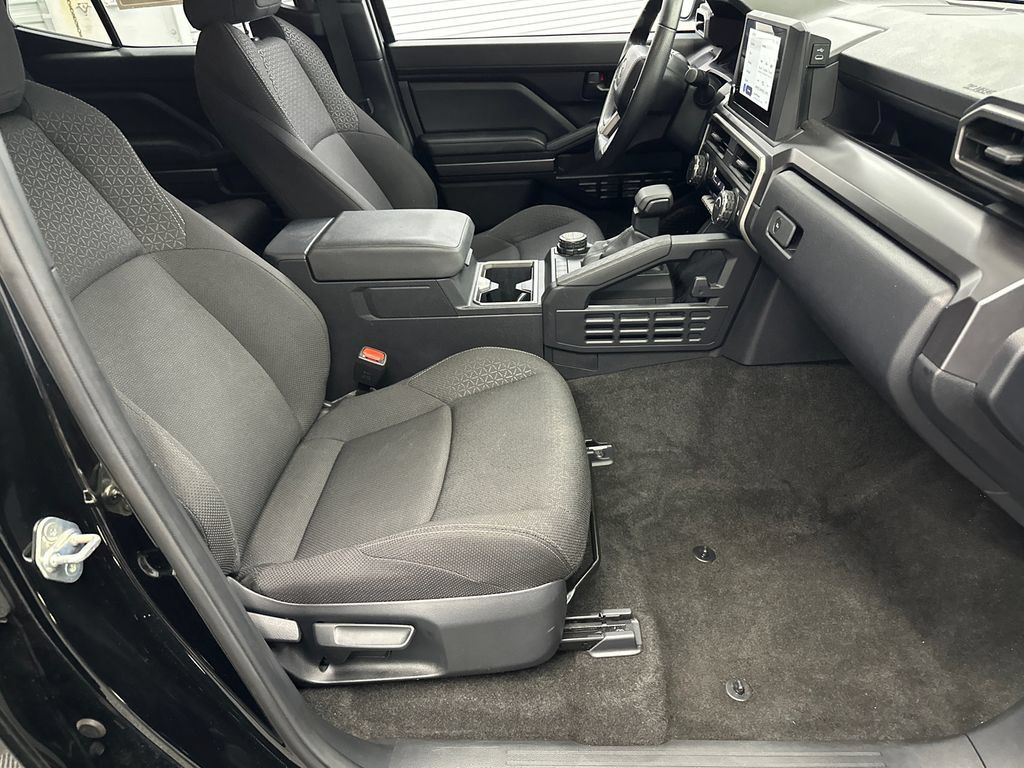 Used 2025 Toyota 4Runner SR5 AWD/4WD image 13