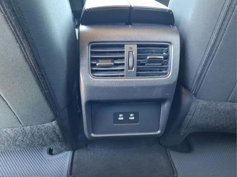 Used 2025 Nissan Rogue SV FWD image 24