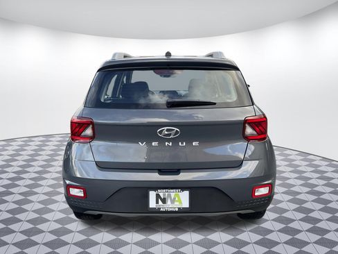 Used 2025 Hyundai Venue SEL FWD image 4