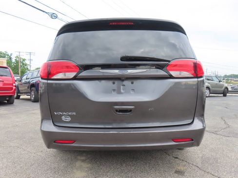 Used 2020 Chrysler Voyager Lxi FWD image 7