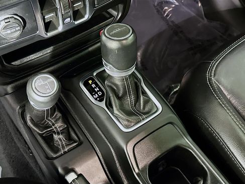 Used 2022 Jeep Gladiator Overland w/ Popular Equipment Package image 19