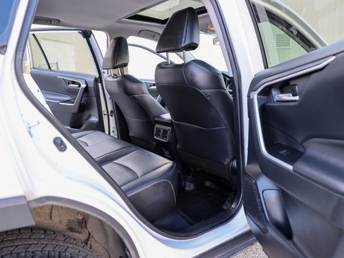 Used 2021 Toyota RAV4 XLE Premium FWD image 37