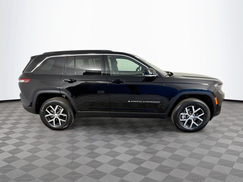 Certified 2025 Jeep Grand Cherokee Limited w/ Luxury Tech Group II RWD image 9