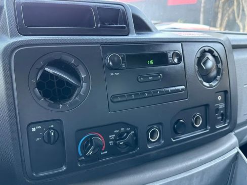 Used 2015 Ford E-350 and Econoline 350 Super Duty image 22