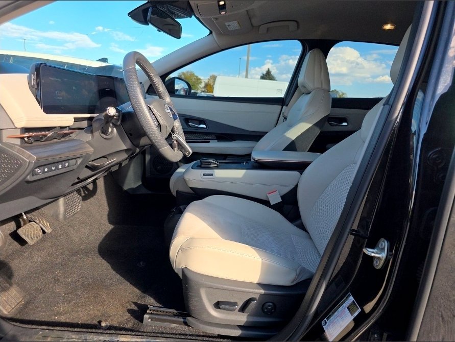 Used 2024 Nissan Ariya AWD image 13