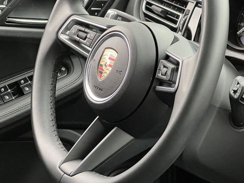 Certified 2025 Porsche Macan image 34