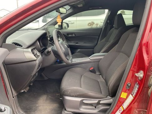 Used 2019 Toyota C-HR LE image 7