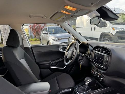 Used 2024 Kia Soul LX w/ Option Group 015 image 11