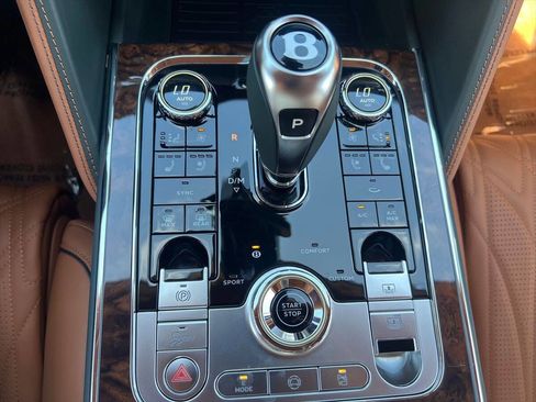 Used 2026 Bentley Flying Spur Plug-In Hybrid AWD/4WD image 16