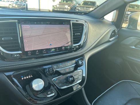 Used 2022 Chrysler Pacifica Limited w/ S Appearance Package image 32