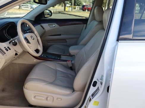 Used 2011 Toyota Avalon Limited image 19
