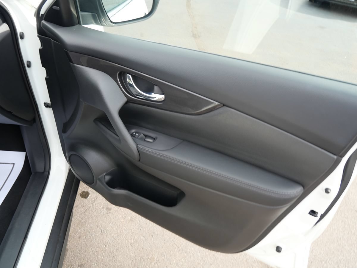 Used 2018 Nissan Rogue SV w/ Premium Package AWD/4WD image 31