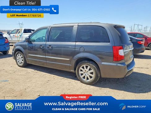 Used 2016 Chrysler Town & Country Touring FWD image 3