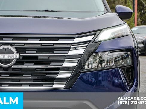 Used 2025 Nissan Rogue SV image 12