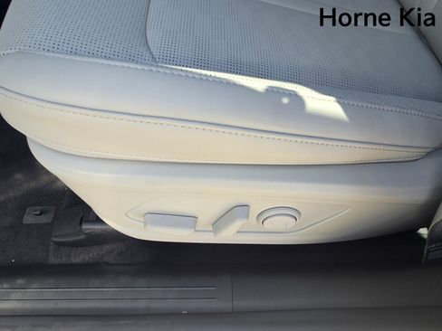 New 2025 Kia Sorento S image 16