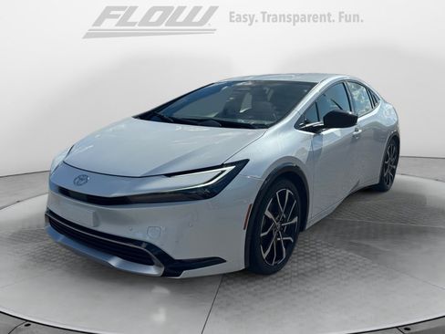 Used 2025 Toyota Prius Plug-In Hybrid FWD image 3