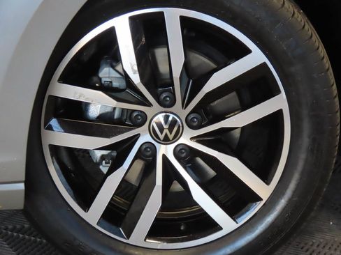 Used 2025 Volkswagen Jetta SE FWD image 6