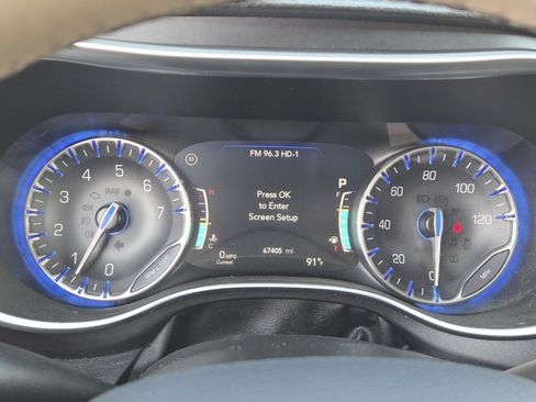 Used 2020 Chrysler Pacifica Limited FWD image 29