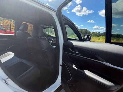 Used 2024 Jeep Grand Cherokee Trailhawk AWD/4WD image 44