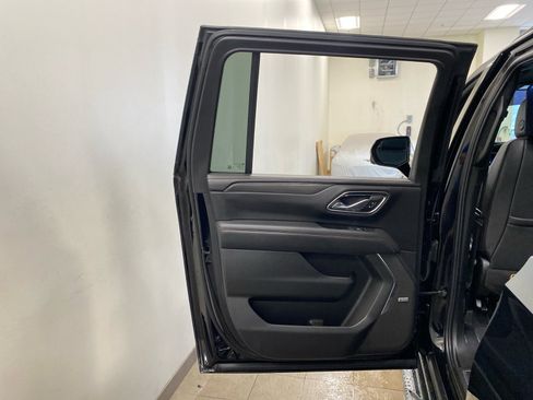 Used 2024 GMC Yukon XL AT4 w/ Technology Package image 8