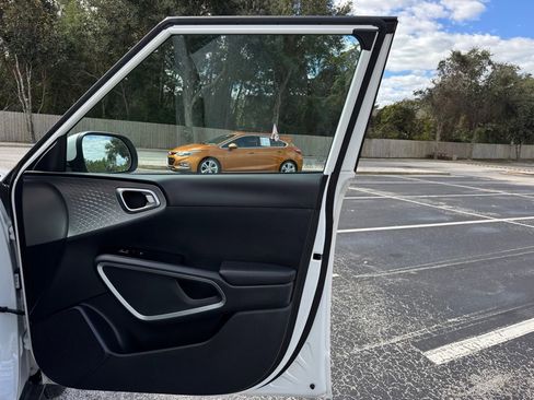 Used 2023 Kia Soul LX image 30