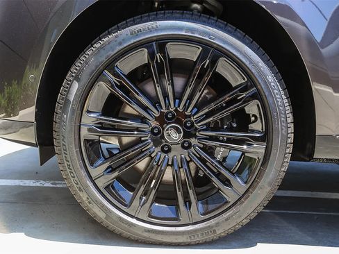 New 2025 Land Rover Range Rover Autobiography image 10