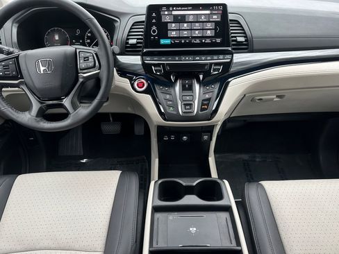 Used 2025 Honda Odyssey Elite image 17