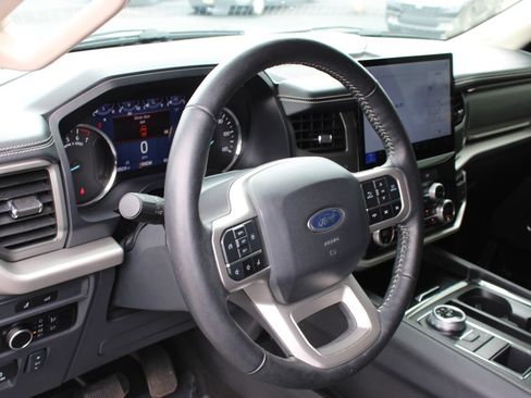 Used 2024 Ford Expedition Max XLT RWD image 11