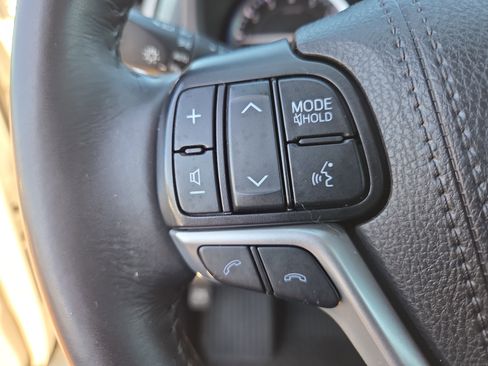 Certified 2019 Toyota Highlander XLE image 30