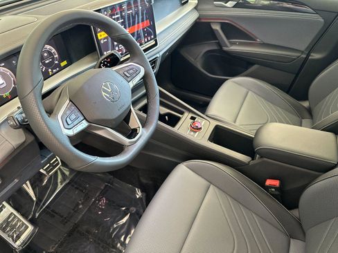 New 2026 Volkswagen Tiguan SE R-Line AWD/4WD image 9