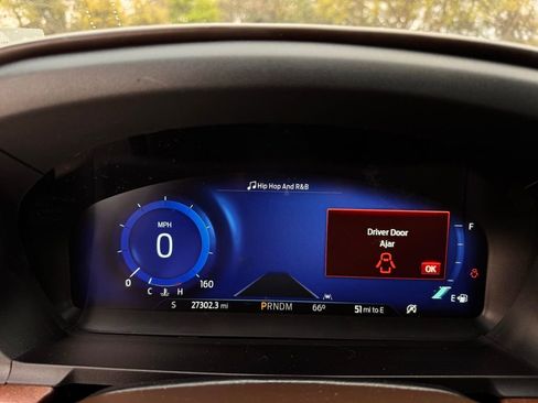 Used 2021 Ford Explorer King Ranch w/ Premium Technology Package image 16