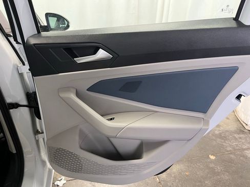 Certified 2025 Volkswagen Jetta SE image 24