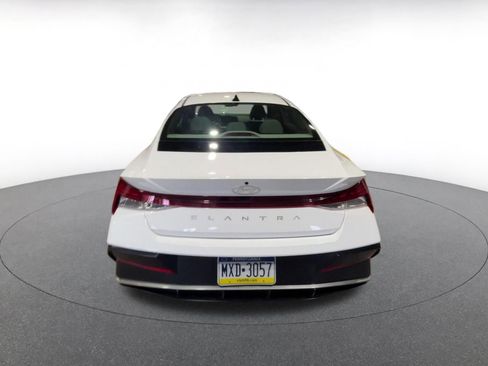 Used 2025 Hyundai Elantra SEL image 11