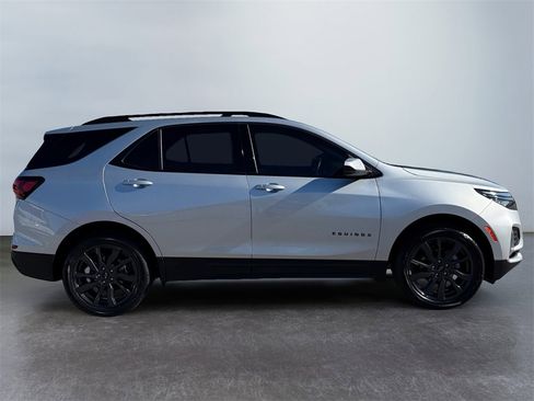 Certified 2022 Chevrolet Equinox RS image 2