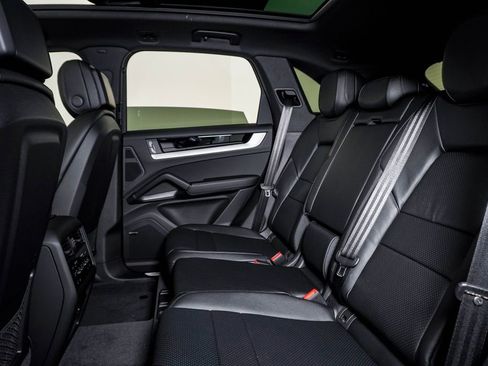 New 2026 Porsche Cayenne image 17