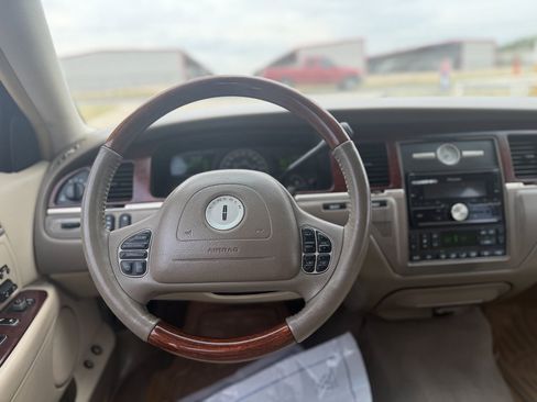 Used 2003 Lincoln Town Car Cartier RWD image 19