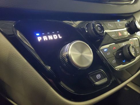 Used 2024 Chrysler Pacifica Touring-L FWD image 34
