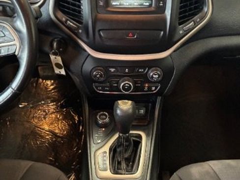 Used 2015 Jeep Cherokee Latitude image 24