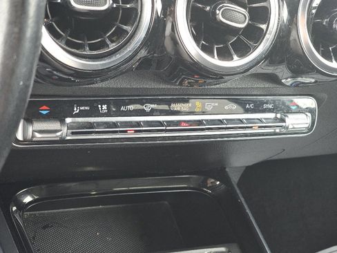 Used 2021 Mercedes-Benz GLB 250 image 18