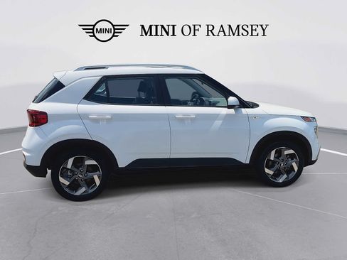 Used 2023 Hyundai Venue SEL w/ Cargo Package FWD image 9