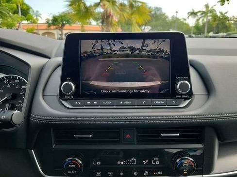 Used 2025 Nissan Rogue SV FWD image 26